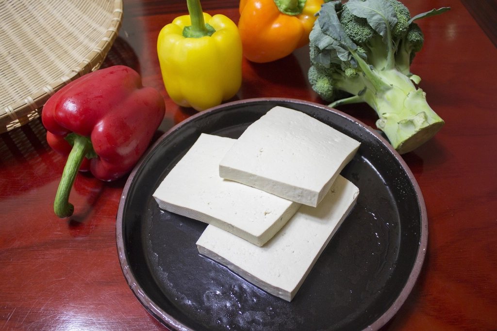 Plate of firm tofu with fresh vegetables